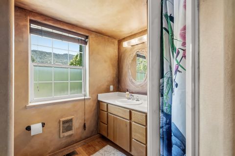 Tiny photo for 710 Debrick Way, Grants Pass, OR 97526 (MLS # 220221295)