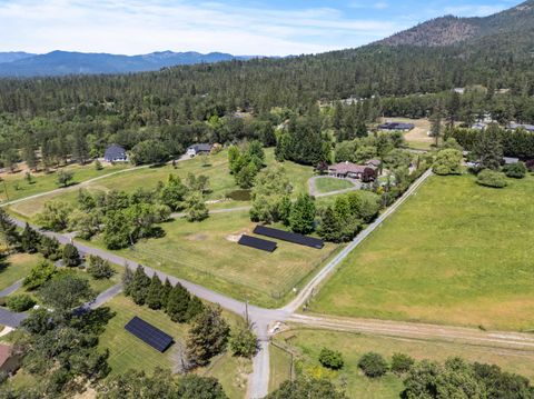 Tiny photo for 710 Debrick Way, Grants Pass, OR 97526 (MLS # 220221295)