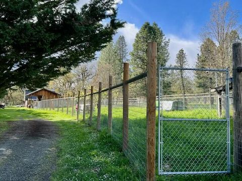 Tiny photo for 710 Debrick Way, Grants Pass, OR 97526 (MLS # 220221295)