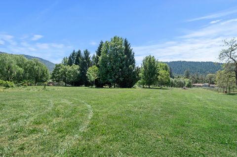 Tiny photo for 710 Debrick Way, Grants Pass, OR 97526 (MLS # 220221295)