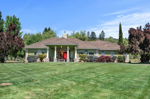 Tiny photo for 710 Debrick Way, Grants Pass, OR 97526 (MLS # 220221295)