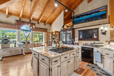 Tiny photo for 710 Debrick Way, Grants Pass, OR 97526 (MLS # 220221295)