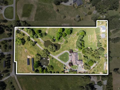 Tiny photo for 710 Debrick Way, Grants Pass, OR 97526 (MLS # 220221295)