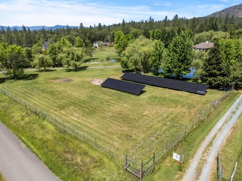 Tiny photo for 710 Debrick Way, Grants Pass, OR 97526 (MLS # 220221295)