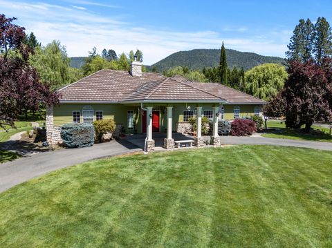 Tiny photo for 710 Debrick Way, Grants Pass, OR 97526 (MLS # 220221295)
