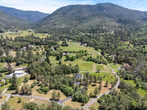 Tiny photo for 710 Debrick Way, Grants Pass, OR 97526 (MLS # 220221295)