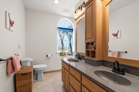 Tiny photo for 710 Debrick Way, Grants Pass, OR 97526 (MLS # 220221295)