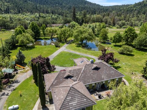 Tiny photo for 710 Debrick Way, Grants Pass, OR 97526 (MLS # 220221295)
