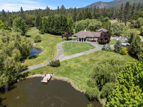 Photo of 710 Debrick Way, Grants Pass, OR 97526 (MLS # 220221295)