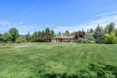 Tiny photo for 710 Debrick Way, Grants Pass, OR 97526 (MLS # 220221295)