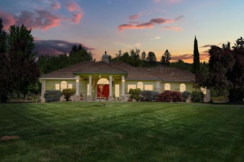 Tiny photo for 710 Debrick Way, Grants Pass, OR 97526 (MLS # 220221295)