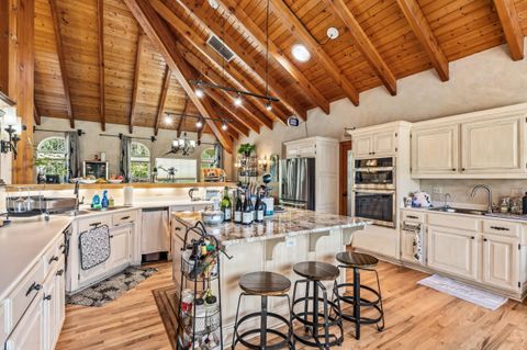 Tiny photo for 710 Debrick Way, Grants Pass, OR 97526 (MLS # 220221295)