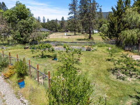 Tiny photo for 710 Debrick Way, Grants Pass, OR 97526 (MLS # 220221295)