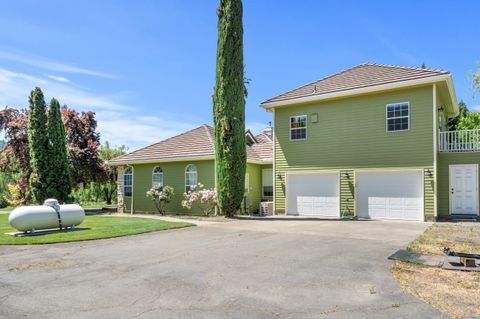 Tiny photo for 710 Debrick Way, Grants Pass, OR 97526 (MLS # 220221295)