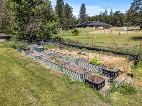 Tiny photo for 710 Debrick Way, Grants Pass, OR 97526 (MLS # 220221295)