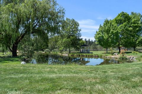 Tiny photo for 710 Debrick Way, Grants Pass, OR 97526 (MLS # 220221295)