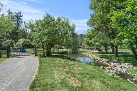 Tiny photo for 710 Debrick Way, Grants Pass, OR 97526 (MLS # 220221295)
