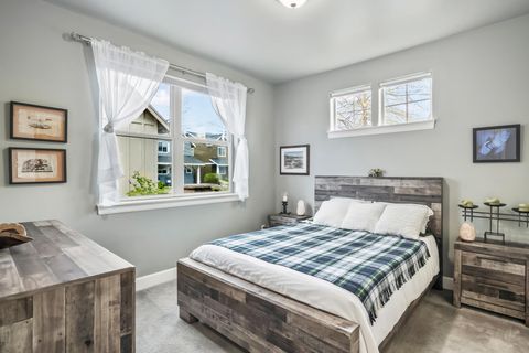 Tiny photo for 63127 NE De Haviland Street, Bend, OR 97701 (MLS # 220219822)