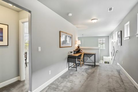 Tiny photo for 63127 NE De Haviland Street, Bend, OR 97701 (MLS # 220219822)