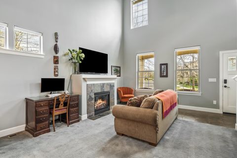 Tiny photo for 63127 NE De Haviland Street, Bend, OR 97701 (MLS # 220219822)