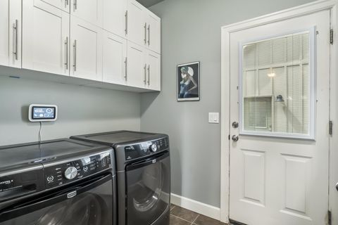 Tiny photo for 63127 NE De Haviland Street, Bend, OR 97701 (MLS # 220219822)