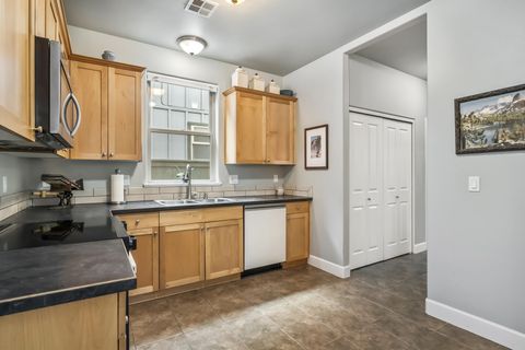 Tiny photo for 63127 NE De Haviland Street, Bend, OR 97701 (MLS # 220219822)