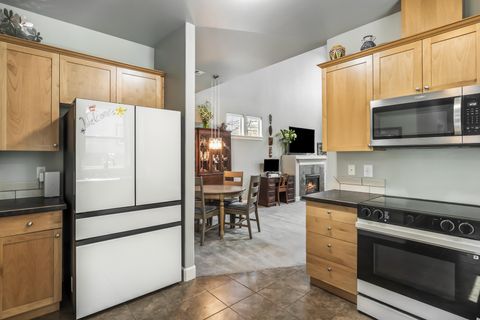 Tiny photo for 63127 NE De Haviland Street, Bend, OR 97701 (MLS # 220219822)