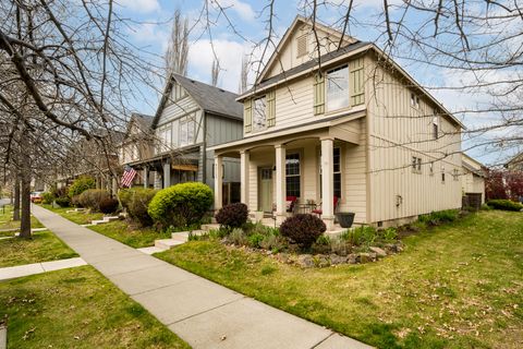 Tiny photo for 63127 NE De Haviland Street, Bend, OR 97701 (MLS # 220219822)