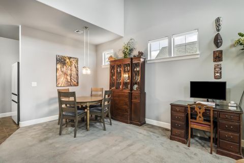 Tiny photo for 63127 NE De Haviland Street, Bend, OR 97701 (MLS # 220219822)