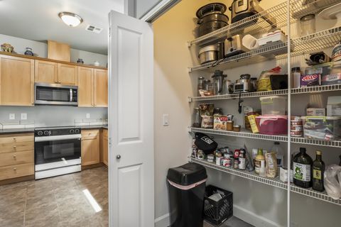 Tiny photo for 63127 NE De Haviland Street, Bend, OR 97701 (MLS # 220219822)