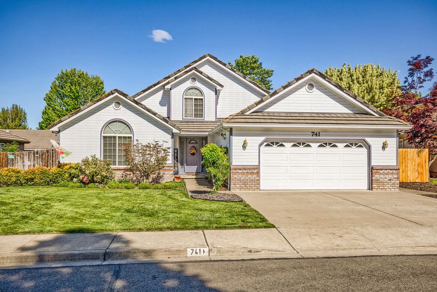 Fantastic opportunity in desirable Jackson Creek Estates quiet cul-de-sac location!  This lovingly maintained home boasts main level living, spacious kitchen, gas stove, extensive countertops & cabinets w/ pull-outs, breakfast bar, large walk-in pantry, built-in china cabinet & desk area, hardwood flooring and slider to east facing patiow/ electric awning! Living room w/ vaulted ceiling and gas fireplace. Primary en-suite has large walk-in closet, private access to backyard & hot tub, dual vanity, whirlpool tub, step-in shower and linen cabinet. Two guest bedrooms & roomy guest bathroom w/ tub/shower complete the main level. In addition, there is an expansive upper level bonus room w/ vaulted ceiling and slider to deck. 2 car garage w/ pull down ladder for more storage. Newer HVAC, hot water heater & fencing. Five sizeable raised garden beds and/or RV parking possible. Community park w/ trail along creek & Mae Richardson Elem. All appliances included!!

Open House, May 22, 2:30-4:00