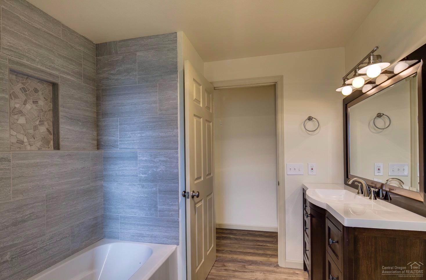 Meadowbrook Estate - Residential