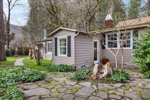 Tiny photo for 3072 Griffin Creek Road, Medford, OR 97501 (MLS # 220215844)