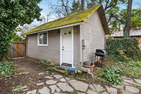 Tiny photo for 3072 Griffin Creek Road, Medford, OR 97501 (MLS # 220215844)