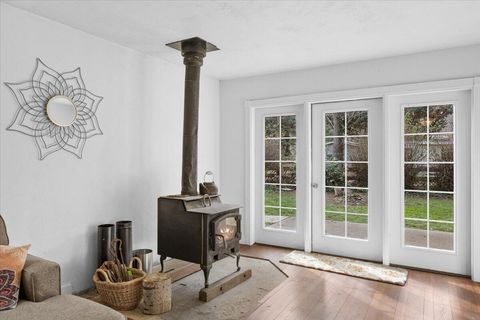 Tiny photo for 3072 Griffin Creek Road, Medford, OR 97501 (MLS # 220215844)