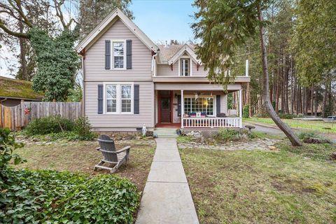 Photo of 3072 Griffin Creek Road, Medford, OR 97501 (MLS # 220215844)