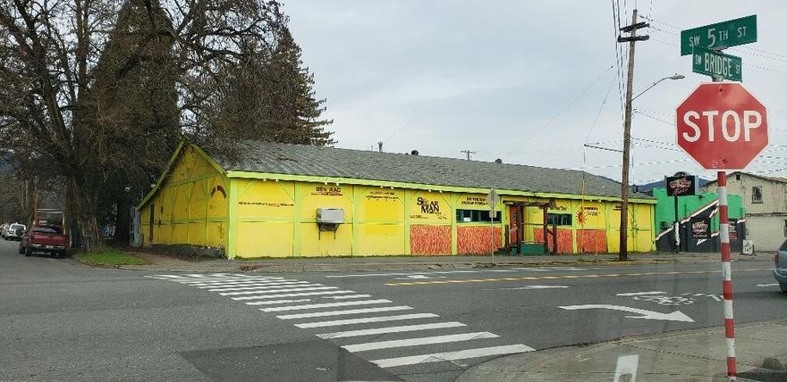 5432 Square Feet of space, including a Kitchen, Bathroom and Bedroom.   Use for storage or your Business idea. Owner will consider an owner contract for up to 10 years. Terms are to be negotiated with Buyer and Seller.