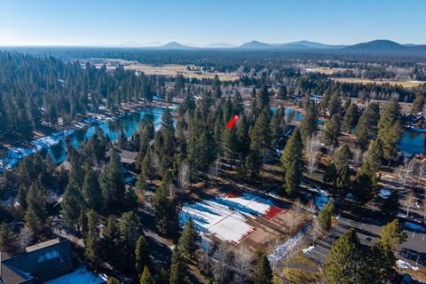 Tiny photo for 56504 Caldera Springs Court #30, Bend, OR 97707 (MLS # 220214327)