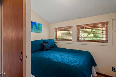 Tiny photo for 69741 Old Wagon Road, Sisters, OR 97759 (MLS # 220224218)