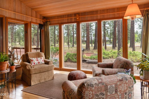 Tiny photo for 69741 Old Wagon Road, Sisters, OR 97759 (MLS # 220224218)