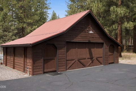 Tiny photo for 69741 Old Wagon Road, Sisters, OR 97759 (MLS # 220224218)