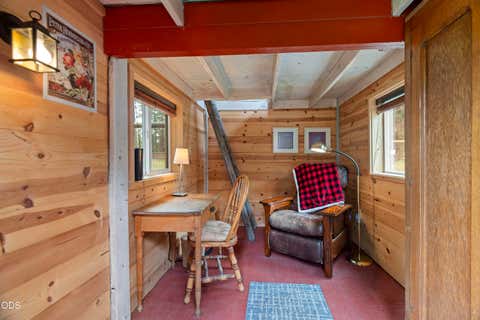 Tiny photo for 69741 Old Wagon Road, Sisters, OR 97759 (MLS # 220224218)