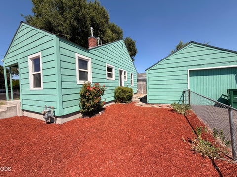 Tiny photo for 1101 Mitchell Street, Klamath Falls, OR 97601 (MLS # 220226320)
