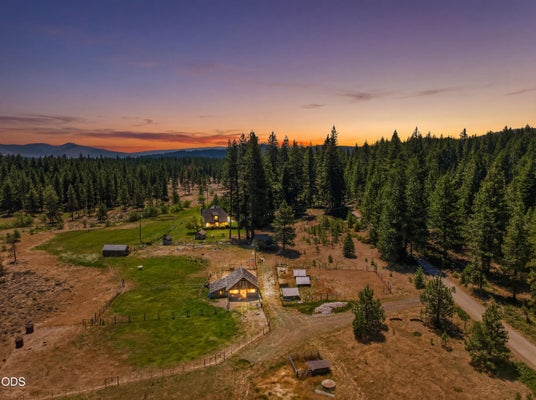 15861 HIGHWAY 66, ASHLAND, OR 97520 - Image 62a56a4e6b1be2dadbc7bb472145890a/3514693529