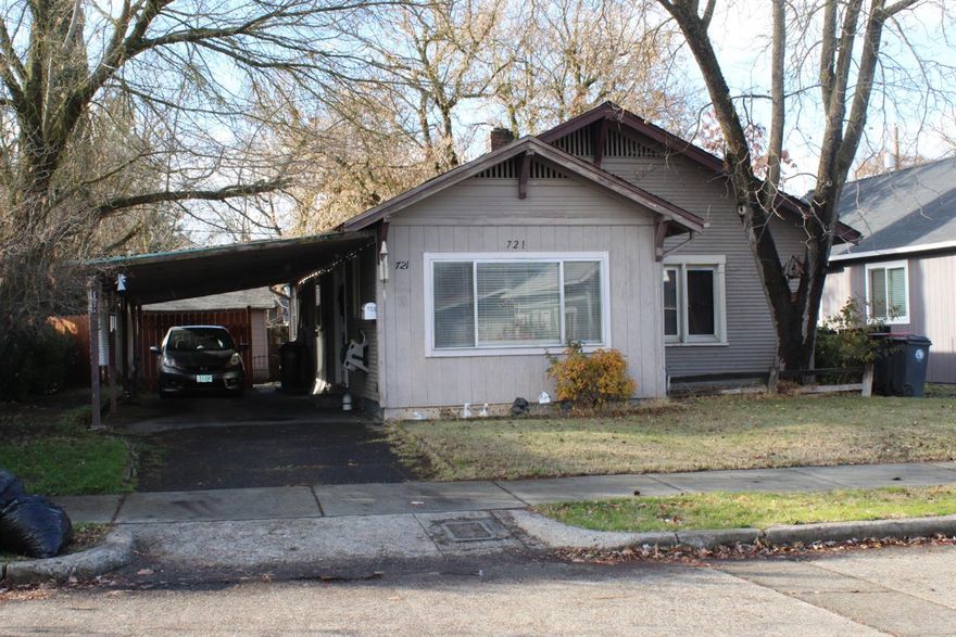 Great home for the first time home buyer or investor. This 3 bedroom 1 1/2 baths also has an office, single car garage, a nice outbuilding, and a carport. Come check it out.