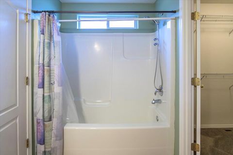 Tiny photo for 2485 NE 7th Lane, Redmond, OR 97756 (MLS # 220213286)