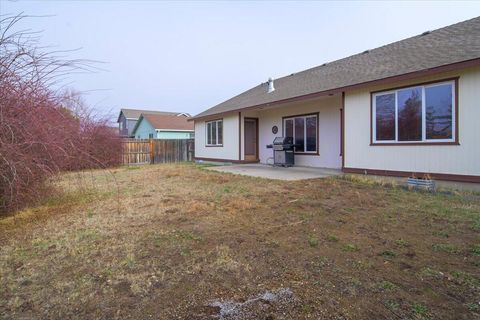 Tiny photo for 2485 NE 7th Lane, Redmond, OR 97756 (MLS # 220213286)