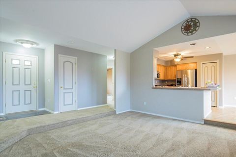 Tiny photo for 2485 NE 7th Lane, Redmond, OR 97756 (MLS # 220213286)