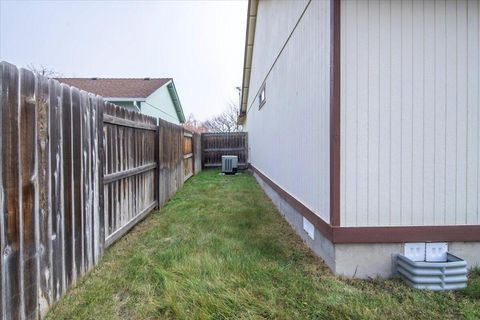 Tiny photo for 2485 NE 7th Lane, Redmond, OR 97756 (MLS # 220213286)