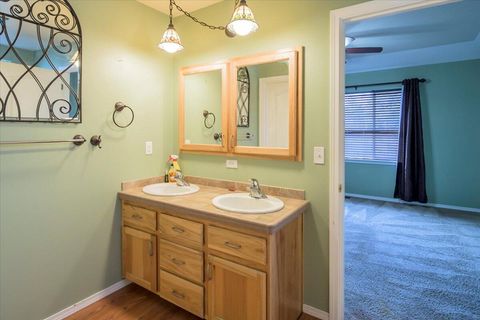Tiny photo for 2485 NE 7th Lane, Redmond, OR 97756 (MLS # 220213286)